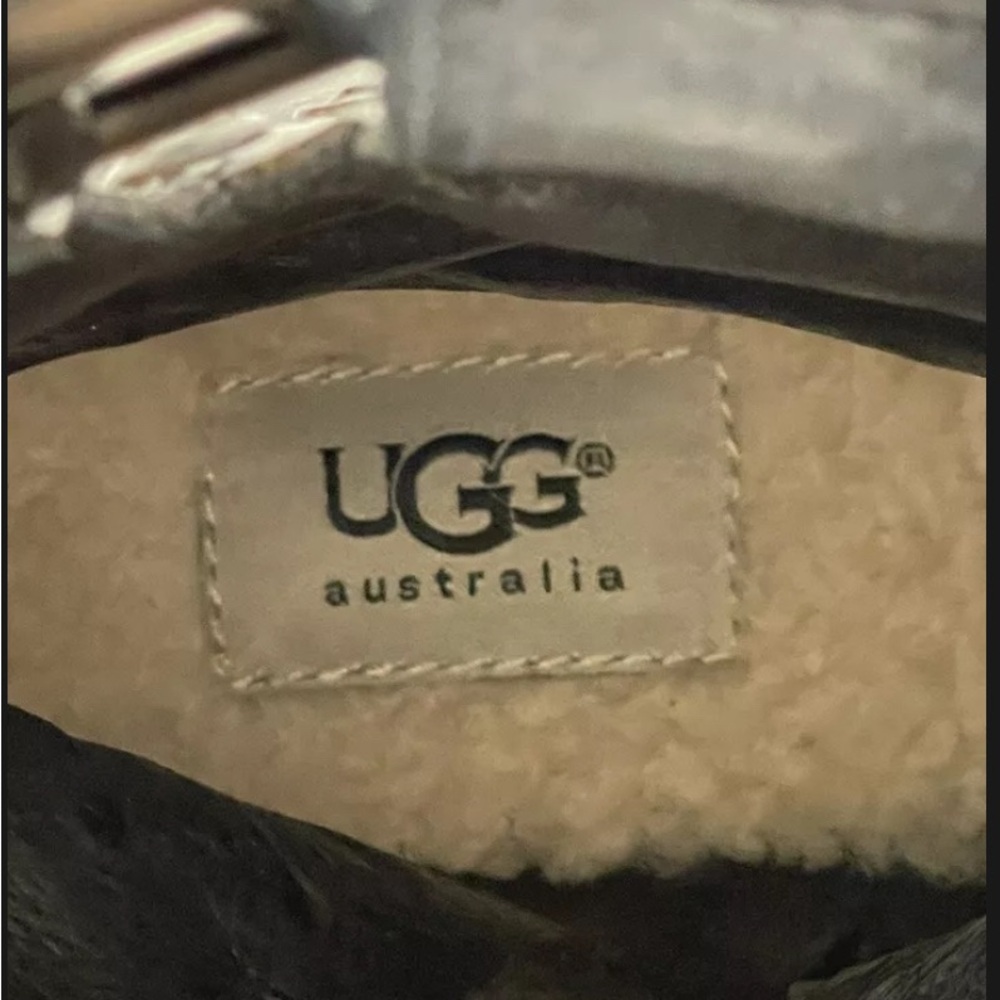 UGG BLACK LEATHER CONOR STUDS MOTO BOOTS - Picture 12 of 12